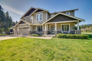 Spacious Carnation Home w/ Grill & Large Yard - 9