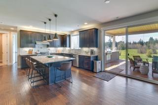 Spacious Carnation Home w/ Grill & Large Yard - 6