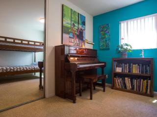 Peninsula Hideaway Apartment • Alamitos Bay - 5