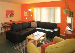 Peninsula Hideaway Apartment • Alamitos Bay - 8