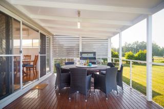 Kulang Lodge in charming Broke with Large Swim Spa and games room suits up to 8 guests - 1