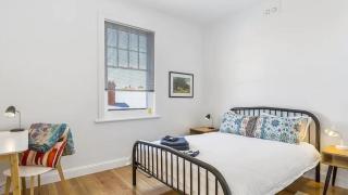 Hobart Character - Scenic Views in Bustling Locale - New Town - 7