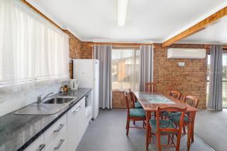 Kellraine Holiday Units - St Helens - 6