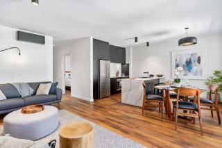 Explore the Quaint Cafe Locale from Saddlers House - Hobart - 7