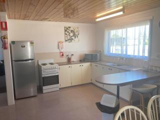 Kellraine Holiday Units - St Helens - 9
