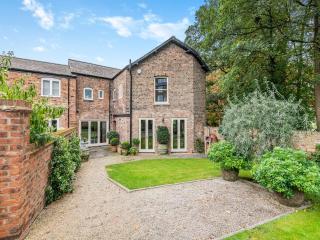 The Lodge - York - 9