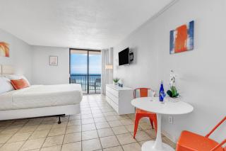 Beachfront Romantic Studio Escape w Perfect View 1212 - Myrtle Beach - 2