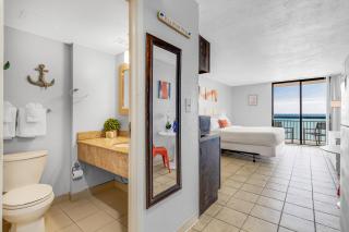 Beachfront Romantic Studio Escape w Perfect View 1212 - Myrtle Beach - 1