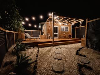 The Secret Studio, Outdoor Bath & Pizza Oven - New Plymouth - 9