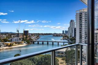 Circle on Cavill Riverview Apartment 450 metre to the Beach - Gold Coast - 0
