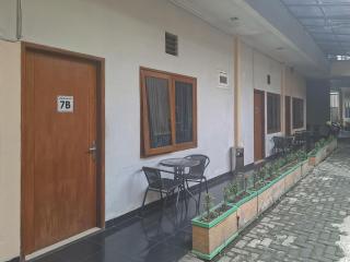 RedDoorz @ Hotel Arwana Safari Puncak - 4