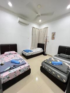EMPIRE LUXURY HOMESTAY PAKA - Paka - 6