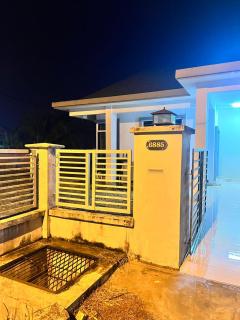 EMPIRE LUXURY HOMESTAY PAKA - Paka - 3