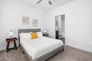 CozySuites Stunning 4BR next to Whole Foods - Indianápolis - 0