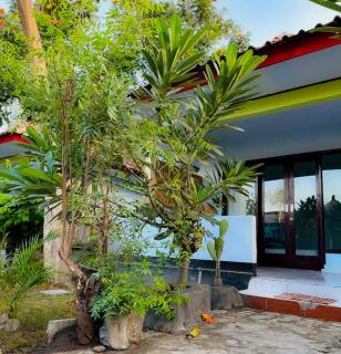 Creative Bungalow Beach Front - Gili Trawangan - 3