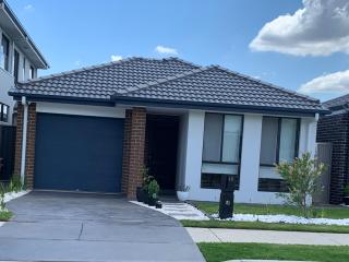 Sydney Stay - 5 Bedroom with AC, Study and TVs - 8