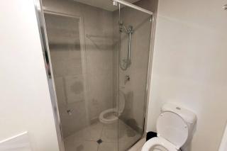Modern Waterfront Apartment - Kawana Waters - 8
