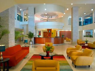 Best Western Plus Atlantic Beach Resort - 8