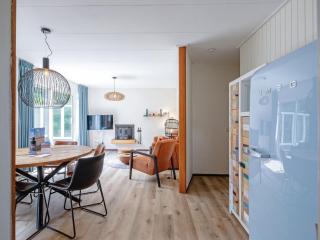 Cozy holiday home in Den Burg with hot tub - 4