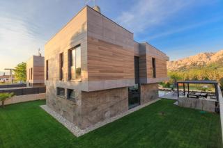 Modern villa with private pool near the sea - 9