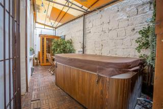 Hot tube apartment in the heart of Budapest, Kazinczy street - Boedapest - 5