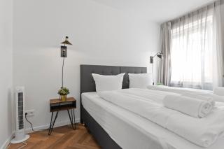 Flatista Homes - Central Station - 4 BR - Munich - 4