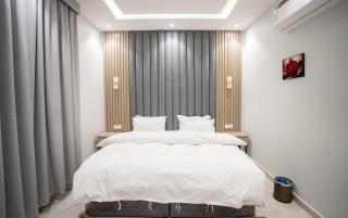 Blue Tower Hotel Apartments - Riad - 2