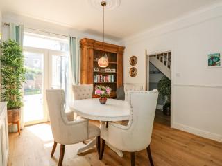 Apple Tree House - 2