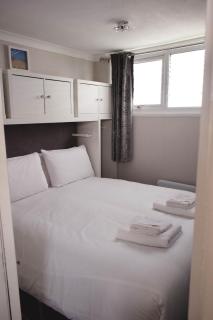 Immaculately Presented Detached Family Chalet - 5 mins to beach, nr Great Yarmouth & Norfolk Broads - 1