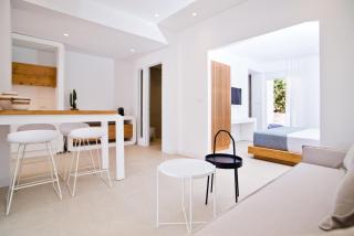 Almyra Seaside Luxury Suites - 7