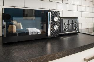 Spacious 2 Bedroom Apartment in Park Estate - 5