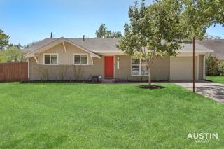 EV Ready Chic WFH Oasis Covered Patio and Pets Ok - Austin - 6