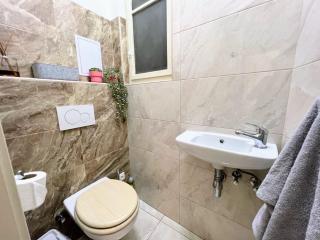 Beautiful & peaceful apartment with cute balcony - Prag - 9