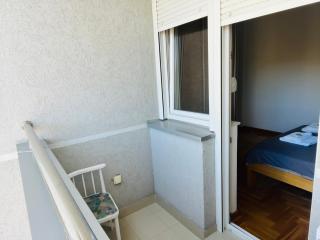 Central and bright 2 bedroom, 3 balconies - Novi Sad - 6