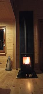 Survivalowa chata w lesie - 7