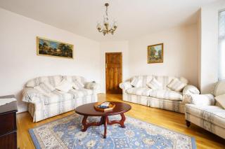 Wembley Arch View, 4-Bed House, Drive for 2 cars - Londra - 0