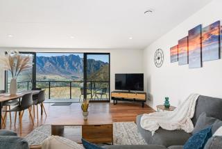 Style & Tranquillity - 4 Bedroom House - Queenstown - 9