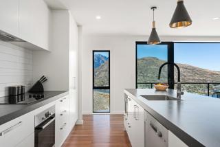 Style & Tranquillity - 4 Bedroom House - Queenstown - 6