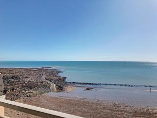 Appartement avec balcon, proche des plages et commerces - FR-1-361-89 - Granville - 5