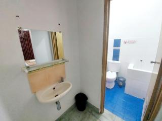 Hotel Sri Timur - Timuran - 8