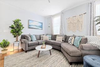 Hidden Outdoor Oasis - 1 BLOCK TO KING - 7