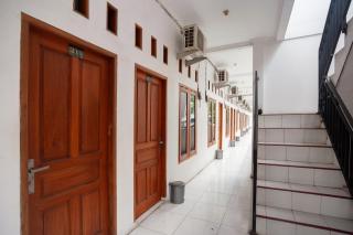 RedDoorz Syariah near Jatisampurna Hospital - Bekasi - 3