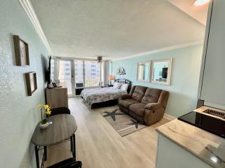 Pirates Cove 4th Floor Balcony Remodeled Condo - Daytona Beach - 0