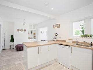 Large Modern Family Home Windsor - Windsor - 4