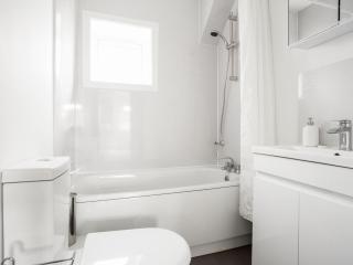 Large Modern Family Home Windsor - Windsor - 8