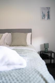 Deedes Apartment - Airdrie - 2