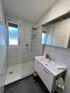 Premium Apartment 70qm 2 Zimmer Küche, Balkon, Smart TV, WiFi - Aalen - 1