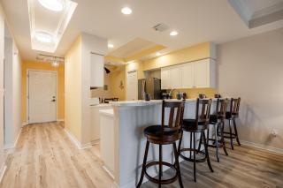 Closest to the Pool! - Updated, Bright & Cheery - Condo Serenity Cove - Roelens Vacations - Cape Coral - 4