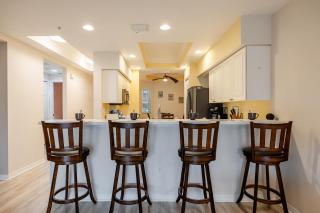 Closest to the Pool! - Updated, Bright & Cheery - Condo Serenity Cove - Roelens Vacations - Cape Coral - 2