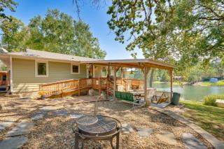 Kilgore Lakefront Home with Private Dock and Pier! - 8
